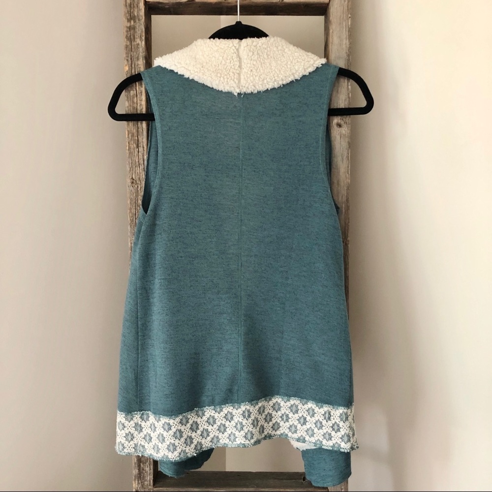 ❄️COZIEST Vest - Picture 3 of 8